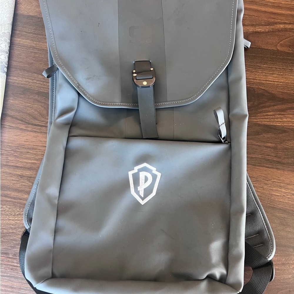 OGIO - RESISTANT ROLLTOP PACK  for Men new never used!